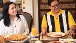 Momen Ketum Golkar, Airlangga Hartarto Ketika Makan dan Masak Bersama Keluarga