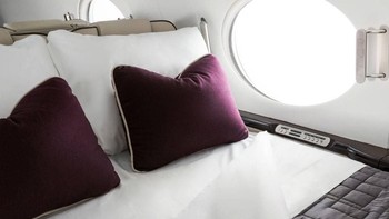 Pesawat ini bisa dirancang untuk punya tempat tidur. Selain dimiliki oleh orang-orang kaya dan terkenal, pesawat ini juga digunakan di beberapa negara untuk menjadi transportasi khusus bagi para tamu VIP. Foto: Gulfstream