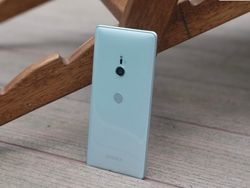 Melihat Ponsel Flagship Xperia XZ3 dari Dekat