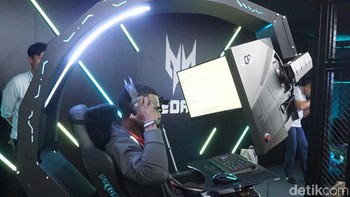 Bagi yang berminat, siapkan uang sekitar Rp 146 juta, tapi itu masih belum termasuk PC, keyboard, maupun mouse agar bisa bermain di setup ini. Foto: Muhamad Imron Rosyadi/detikINET
