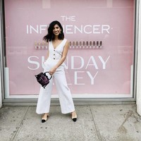 Ketika brand sadar aku berbicara dengan bahasa marketing yang sama dengan mereka dan mengerti obyektif kampanye mereka, aku pikir itu membantu menguatkan kepercayaan mereka pada marketing inluencer dan padaku dan bisnisku, ungkap Krystal. Foto: Instagram @krystal_bick