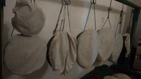 Dulunya gamelan ini dibunyikan untuk mengumpulkan pembesar-pembesar Cirebon, seperti ulama, raja-raja, dan masyarakat untuk berkumpul dan mendoakan agar turunnya hujan. (Sudirman Wamad/detikTravel)