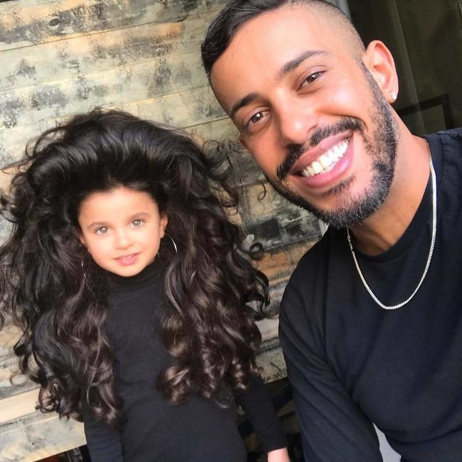 Untuk merawat rambut indahnya, Mia memiliki hairstylist pribadi bernama Sagi Dahari. Foto: Dok. Mia Aflalo