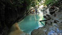 Selain kolam utama, terdapat juga kolam lain dekat air terjun. Spot ini cukup Instagramable loh