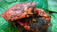 Makan seafood memang paling enak beramai-ramai tapi kalau tampilan kepiting asapnya begini, yakin mau bagi-bagi? Foto : Instagram @blauwe23
