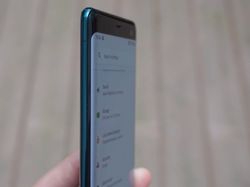 Melihat Ponsel Flagship Xperia XZ3 dari Dekat