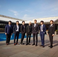 Gaya para personel Super Junior saat ini terlihat lebih dewasa, namun tidak meninggalkan sisi nyentrik mereka. Ini Donghae, Ryeowook, Siwon dan Eunhyuk berbusana kasual. Foto: Instagram