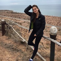 Tampil tanpa makeup, penampilan Anna ini terlihat memikat. Foto: Instagram @anutabulanova