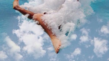 Foto-fotonya diambil menggunakan smartphone. Foto: instagram.com/charlie_davoli/