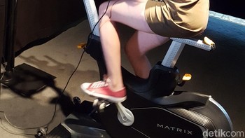 Banyak game yang disediakan perangkat ini, seperti bersepeda, memancing, hingga perang antar tank. Foto: Muhamad Imron Rosyadi/detikINET