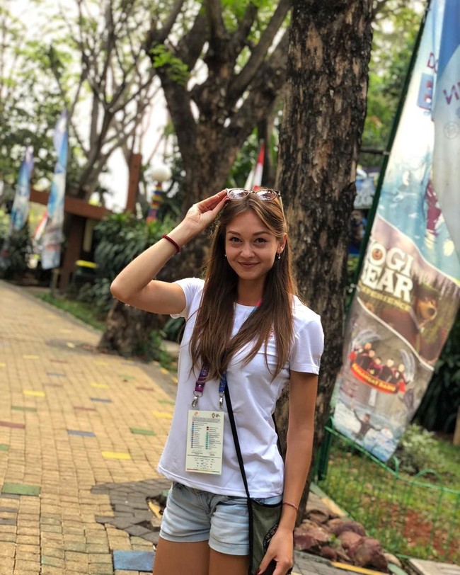 Tak sedikit netizen yang memuji kecantikan atlet berusia 24 tahun ini. Bahkan beberapa ada yang ingin mengajak nikah karena terpesona olehnya. Foto: Instagram @anutabulanova