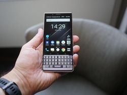 Wujud BlackBerry Key2 LE Goda Penggemar Keyboard Fisik