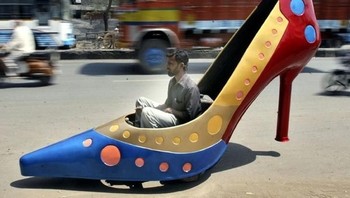 Cocok nih buat wanita pecinta sepatu high heels. Foto: Internet