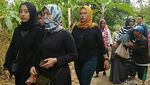 Isak Tangis Iringi Pemakaman Mahasiswi Bandung Korban Begal