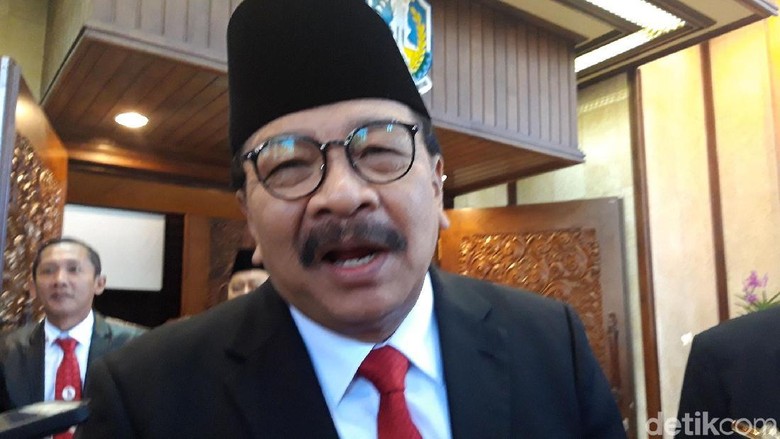 Digoda untuk Pindah ke Partai NasDem, Pakde Karwo: Itu Candaan Digoda untuk Pindah ke Partai NasDem, Pakde Karwo: Itu Candaan