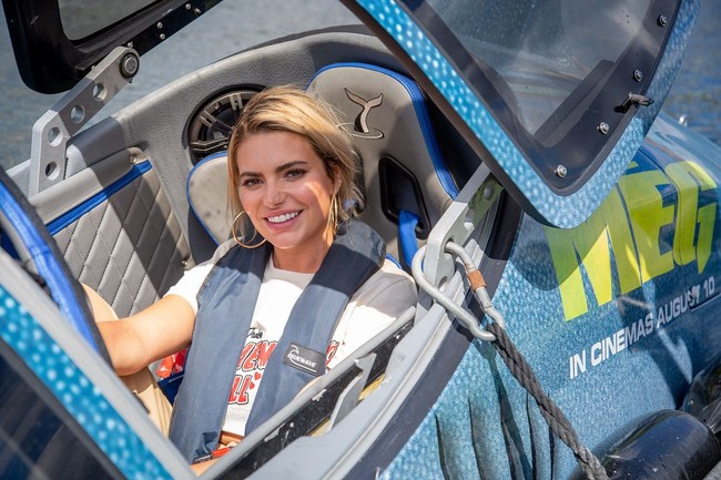 Meg pun diprediksi melakukan operasi hidung. Ia juga melakukan filler pipi dan dagu. Menurut Dr. Tijion bentuknya sudah berbeda dari dulu. Foto: Instagram (@ meganbartonhanson_)