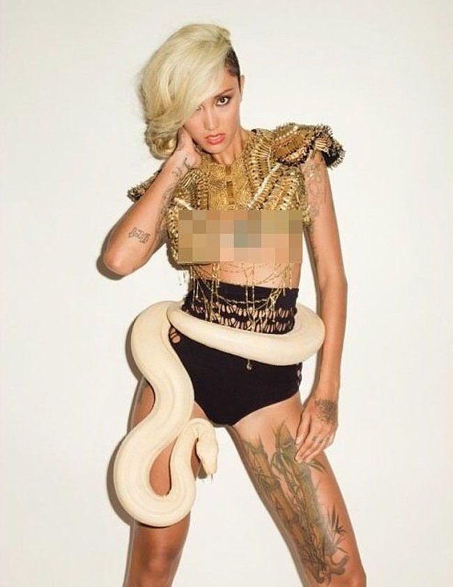 Pose tanpa busana bukan pertamakalinya dilakukan Fahrani Empel yang dikenal sebagai salah satu top model Indonesia pada tahun 2000-an. Dikenal suka bergaya eksentrik dia sudah beberapakali melakoni pose serupa. Foto: Instagram @favelamunk