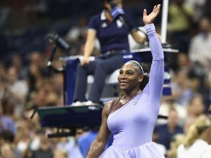 Feminin Sporty, Gaya Serena Williams Bertanding Pakai Kostum Balerina Ungu