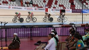 Salat Jumat di Velodrome Rawamangun, Atlet Tetap Berlatih