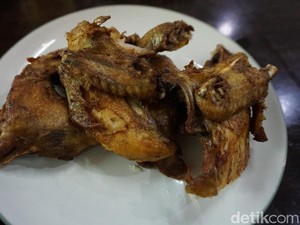 Ayam Goreng Jawa Berbumbu Sederhana yang Legendaris Ada di Sini
