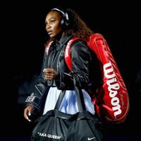 Busana yang Virgil rancang ini merupakan bagian dari koleksi buah kolaborasinya dengan Nike yang bertajuk Queen. Koleksi ini juga dijual untuk publik. (Foto: Getty Images)