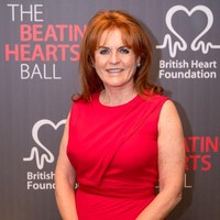 Sampai keluarlah foto-foto skandal Fergie yang bermesraan dengan seorang pria Amerika. Sampai di tahun 96, keduanya pun resmi bercerai. Namun pengakuan Fergie cukup mengejutkan. Dia mengaku sebenarnya tak ingin bercerai. Aku tidak ingin bercerai tapi harus karena keadaan, ujar Fergie.  Foto: dok. Getty Images