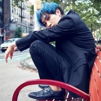 Eunhyuk, sang rapper dan lead dancer yang kini lebih sering tampil dengan rambut biru elektrik.  Foto: Instagram