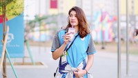 Selama berlaga di Asian Games 2018 Jakarta, pemain bernomor punggung 7 ini sempat jalan-jalan sambil jajan Thai Tea. (Instagram/@bamrunghat7)