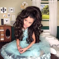 Di antara orang-orang yang memujanya, si kecil Mia juga banyak dikritik di media sosial. Bukan hanya teman yang kamu buat terkesan di Instagram, ada orang jahat di manapun. Kamu hanya membahayakan hidupnya dan kesehatan mentalnya di masa depan, kata seorang netizen berkomentar. Foto: Dok. Mia Aflalo