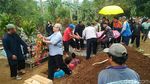 Isak Tangis Iringi Pemakaman Mahasiswi Bandung Korban Begal