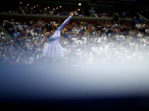 Petenis Serena Williams mendukung Colin dan Nike. 