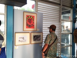 Melihat Karya Seni Orang Gangguan Jiwa di Halte Harmoni