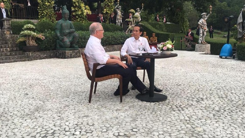 Jokowi Ajak PM Australia Makan Pisang Goreng dan Tahu Isi Jokowi Ajak PM Australia Makan Pisang Goreng dan Tahu Isi