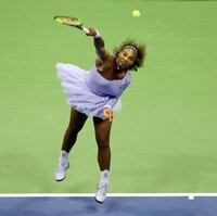 Roknya yang bersiluet kostum balerina melambangkan keanggunannya. Ini bukan soal trik, bel, dan peluit, tapi merasa hidup dalam sebuah tubuh dan mengekspresikan semangat Serena setiap menggerakkan raketnya, jelas Virgil dalam keterangan resminya. (Foto: Getty Images)