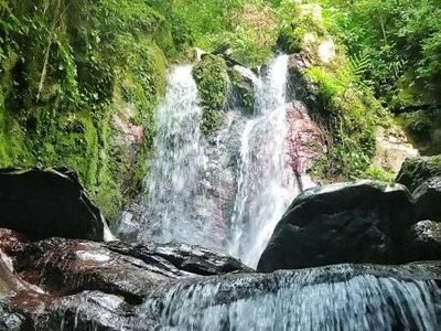Keindahan Tersembunyi Air Terjun Batu Merah Keindahan Tersembunyi Air Terjun Batu Merah
