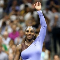 Aksi Serena Williams di AS Terbuka 2018 akan berlanjut hari ini, Jumat (31/8/2018). Pada pertandingan nanti, rival juara enam kali AS Terbuka ini adalah kakaknya sendiri, Venus Williams. Serena dan Venus Williams akan bertemu untuk ke-30 kalinya, 20 tahun setelah pertemuan pertama mereka di Australia Terbuka. Kira-kira busana apa yang akan Serena pakai nanti? (Foto: Getty Images)