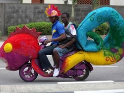 Potret Viral Berkendara Unik yang Bikin Ngakak