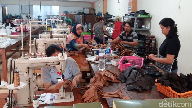 UKM warga di Dolly kekurangan karyawan/