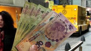 Mata Uang Argentina Berdarah-darah, Warga Turun ke Jalan