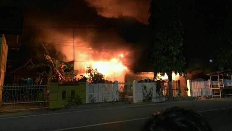 510+ Gambar Rumah Kebakaran Gratis