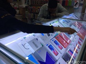 Dolar Capai Rp 14.800, Harga Ponsel Masih Normal