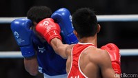 Sunan Agung memperembahkan medali untuk Indonesia pada kelas 56 kg.