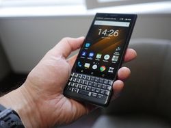 Wujud BlackBerry Key2 LE Goda Penggemar Keyboard Fisik