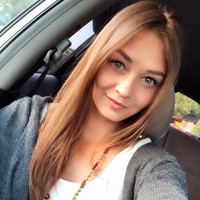 Anna pun memikat dengan bola mata berwarna biru yang indah. Foto: Instagram @anutabulanova