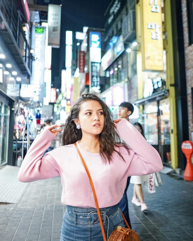 Marsha Aruan memang memiliki wajah cantik dan terlihat seperti memiliki darah blasteran. Tapi nyatanya Marsha justru tidak memiliki darah blasteran sama sekali. Foto: (@aruanmarsha/Instagram)