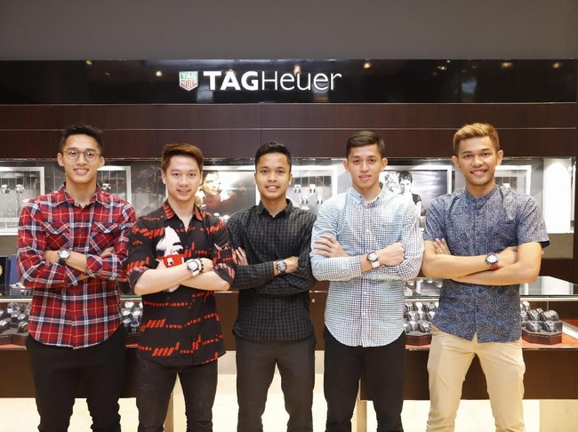 Sejumlah atlet badminton Indonesia mendapat apresiasi dari merek jam tangan mewah TAG Heuer atas prestasi mereka di Asian Games 2018. Mereka adalah Jonatan “Jojo” Christie, Kevin Sanjaya Sukamuljo, Fajar Alfian, Anthony Sinisuka Ginting dan Muhammad Rian Ardianto. (Foto: dok. Time International)