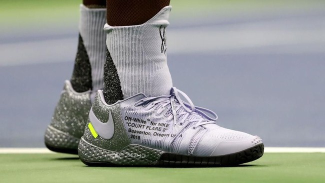Sepatu tenis Serena juga dirancang oleh Virgil Abloh Off-White. (Foto: Getty Images)