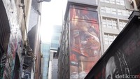 Hampir semua bagian jalan dipenuhi oleh graffiti yang lucu dan unik, tidak sembarang coret (Shinta/detikTravel)