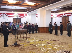 Lantik 21 Pejabat Eselon II, Ini Pesan Gubernur Soekarwo