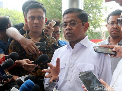 Ekspresi Idrus Marham Saat Penuhi Panggilan KPK Sebagai Tersangka